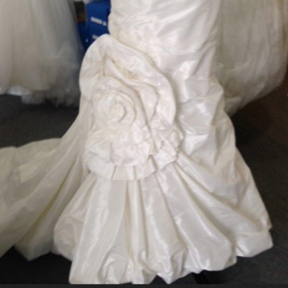BRIDAL - Picture 2 of 7